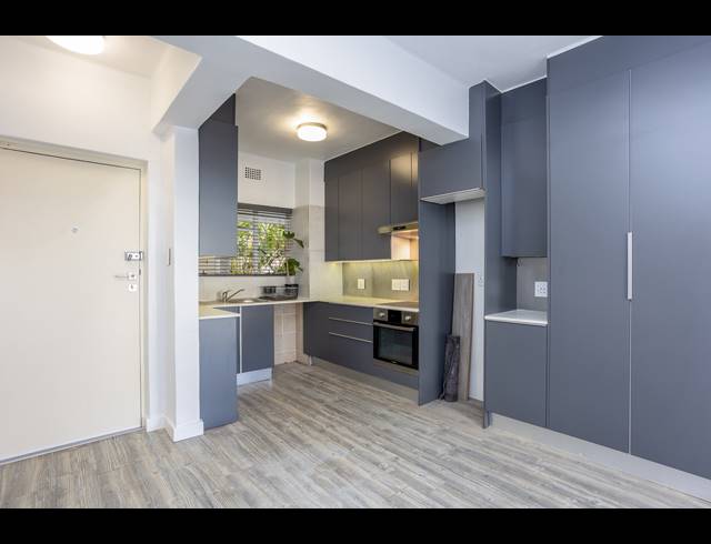 2 BEDROOM APARTMENT TO LET IN SEA POINT